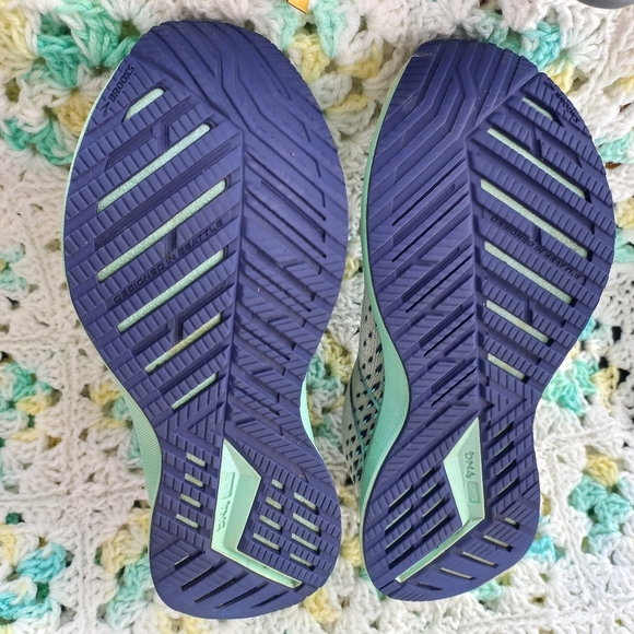 Brooks Women's Levitate 5 White/Navy Blue Sneakers Size 7 US - Picture 9 of 16